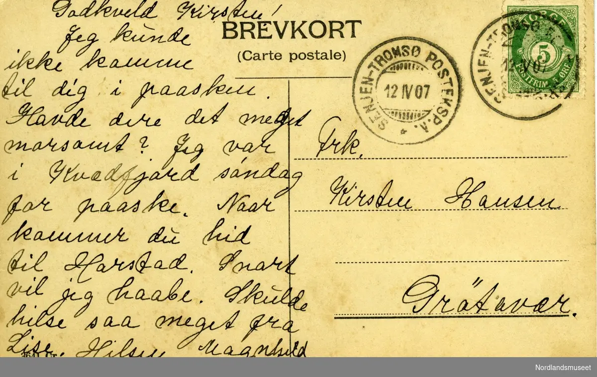 Landskapsbilde fra Meråk i Geiranger på Sunnmøre. 

Postkortet er skrevet av Magnhild, sendt fra Senja i Troms, 12.04.1907. Grønt postfrimerke 5 øre (posthorn)