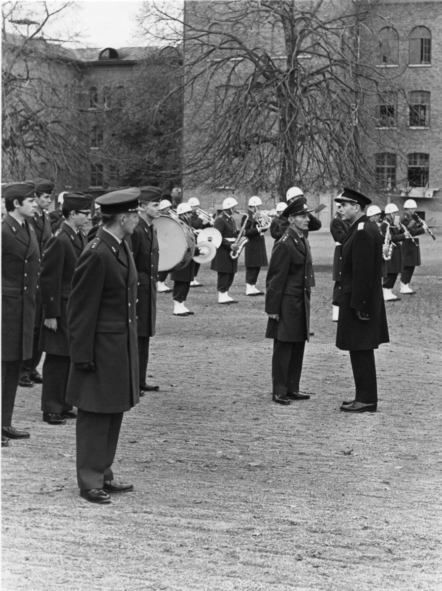Inspektion, A 6. Militärbefälhavaren general Norén inspekterar.
