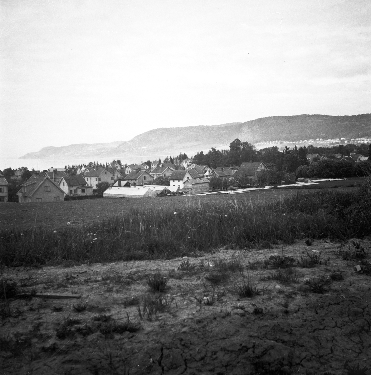 Från fälten vid Öxnehaga har man utsikt över Vättersnäs och Vättern.