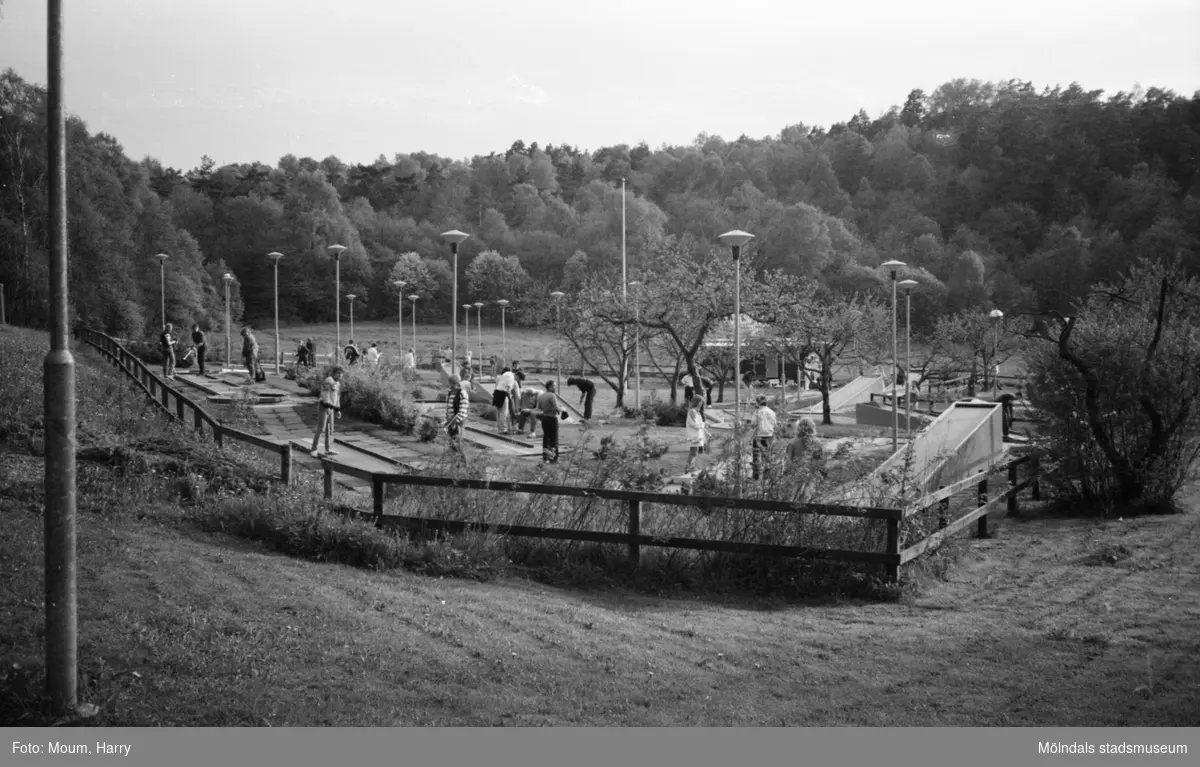 Minigolfbanan vid Torrekulla turiststation i Kållered, år 1983.

För mer information om bilden se under tilläggsinformation.
