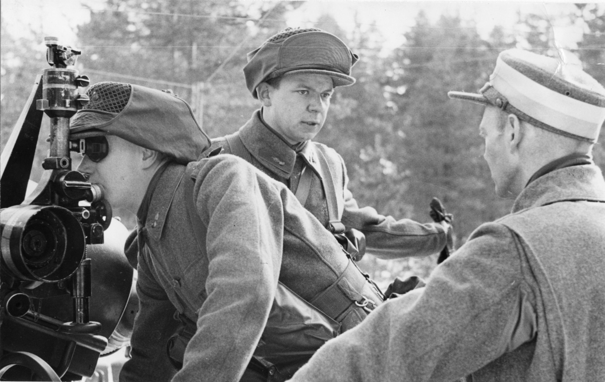 Repetitionsövning, A 6. Löjtnant Ahlberg, till höger.