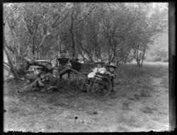 Elna Noodt sammen med broren Fin Frost, og fem av Elnas døtr