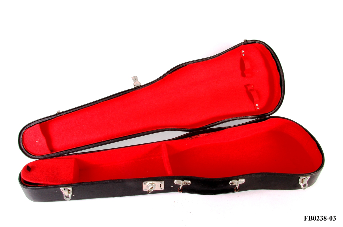 Svart koffert (skrin) med rødt filtfor.