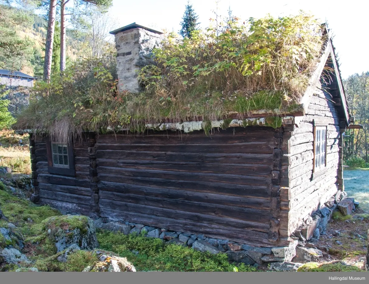 Stugu sto først i Teigen så i Åkreslåtta deretter i Meiebakka