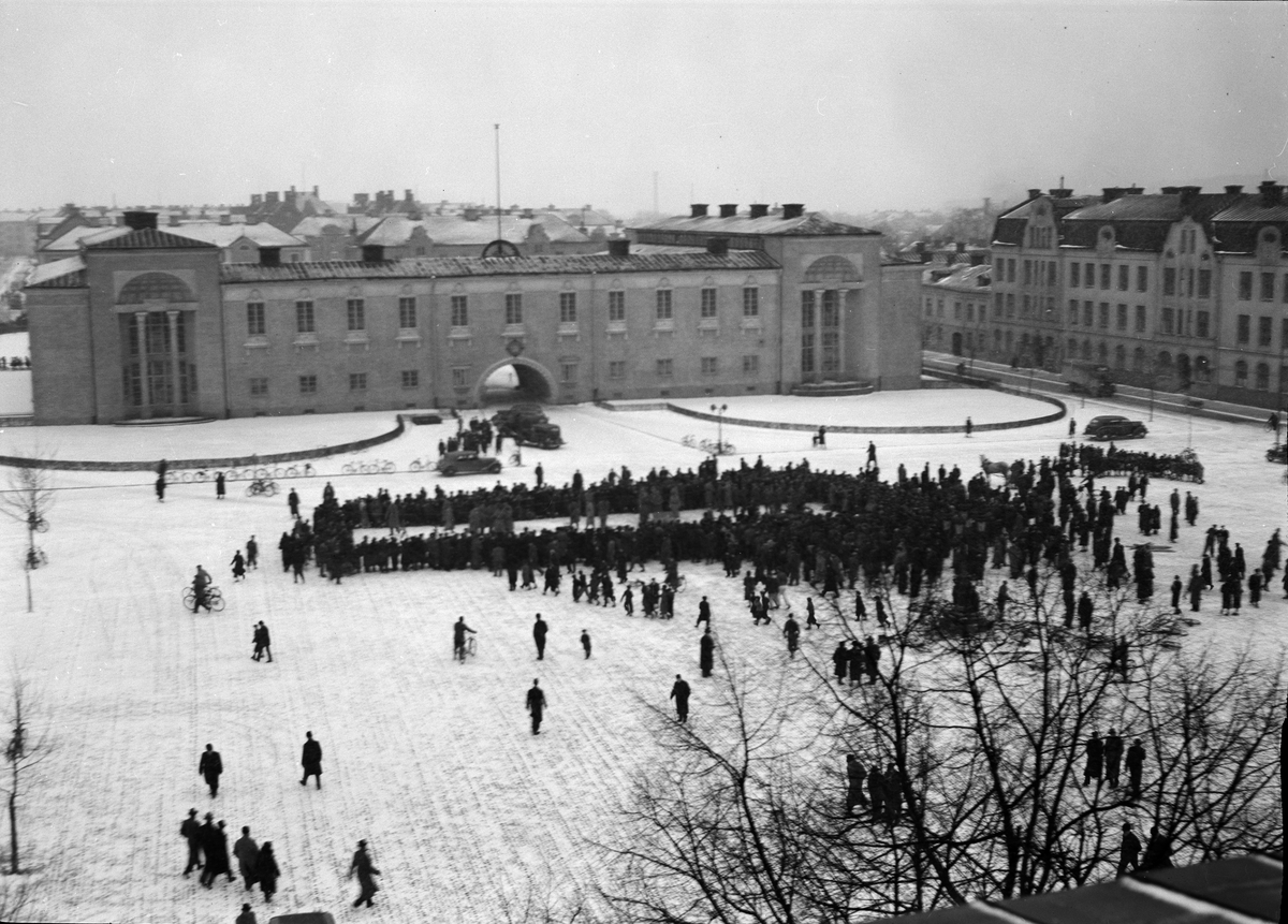 Folksamling på Vaksala torg, Uppsala mars 1939