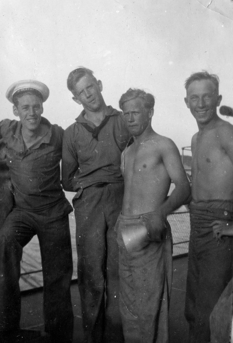 Skeppsgossekåren Minnen från 1927-30
4 Glada skeppsgossar