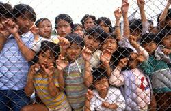 Barn i Tuen Mun flyktningeleir i Hong Kong.