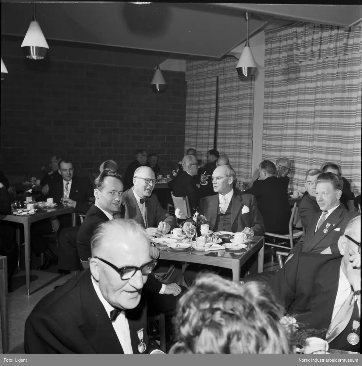 Jubilantfest for herrer 1960. Fra kaffebordene.