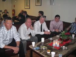 Ansatte tar seg en kaffe- og røykepause i oppholdsrommet på 