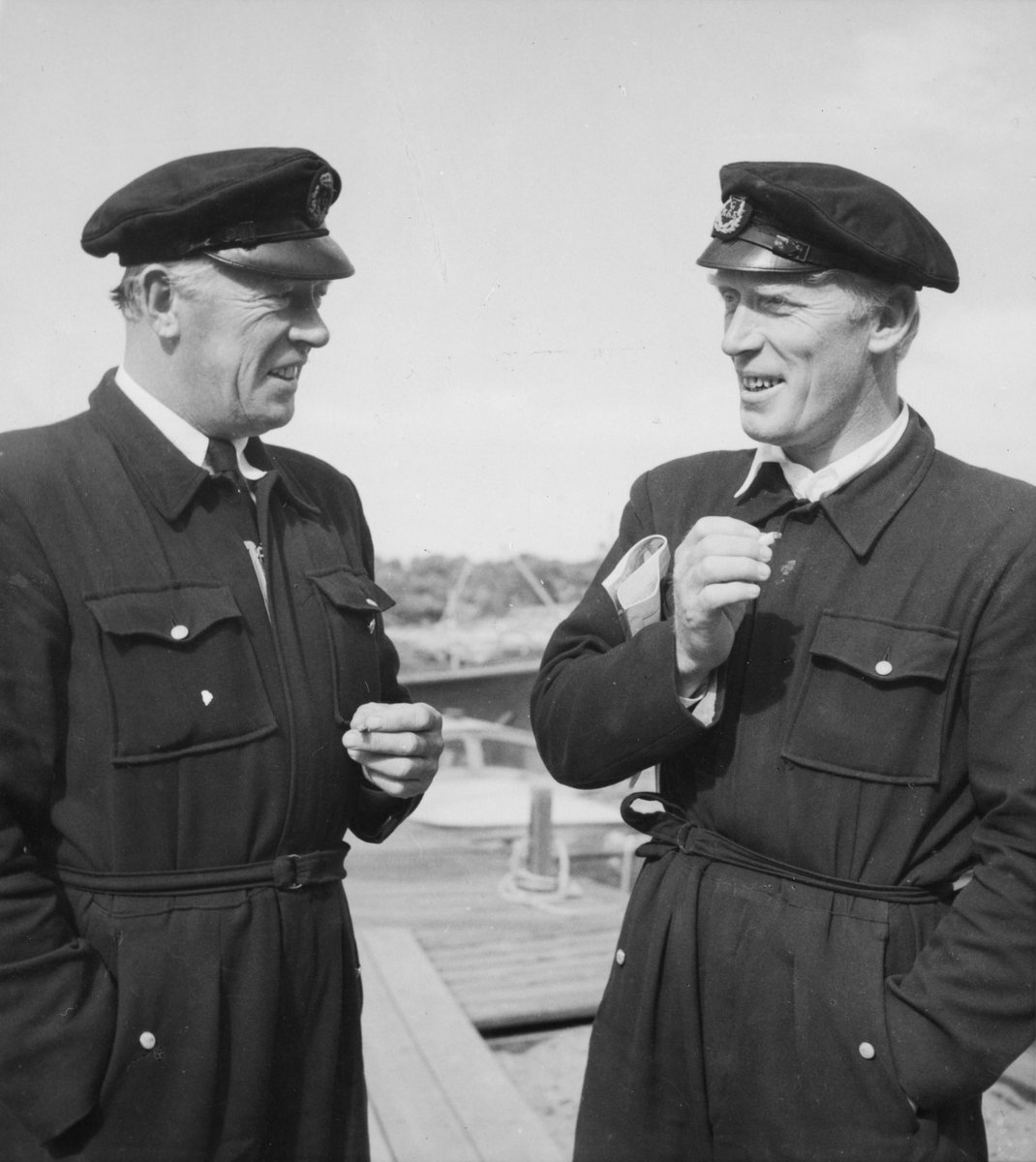 Bröderna George och Wille Lindahl från GKSS fotograferade i augusti 1946 under Sandhamnsregattan