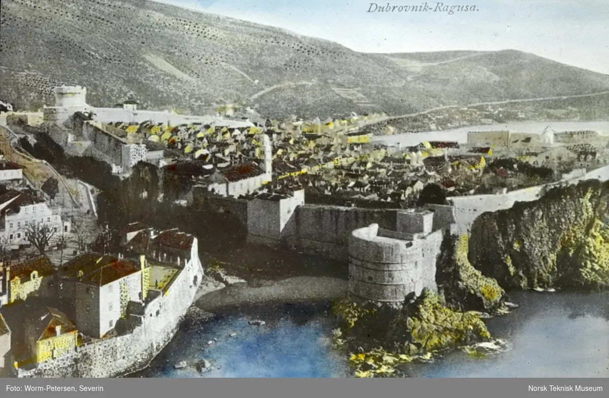 Håndkolerert oversiktsbilde av Dubrovnik
