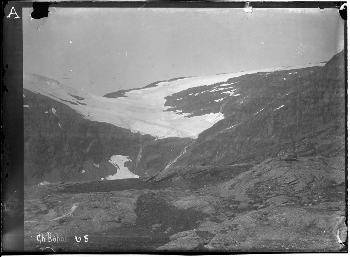 Glacier au point de l'Eiterådal. Ovenpå Eitervatten. Ørtfjeldsmassivet (Dunderlandsdal)