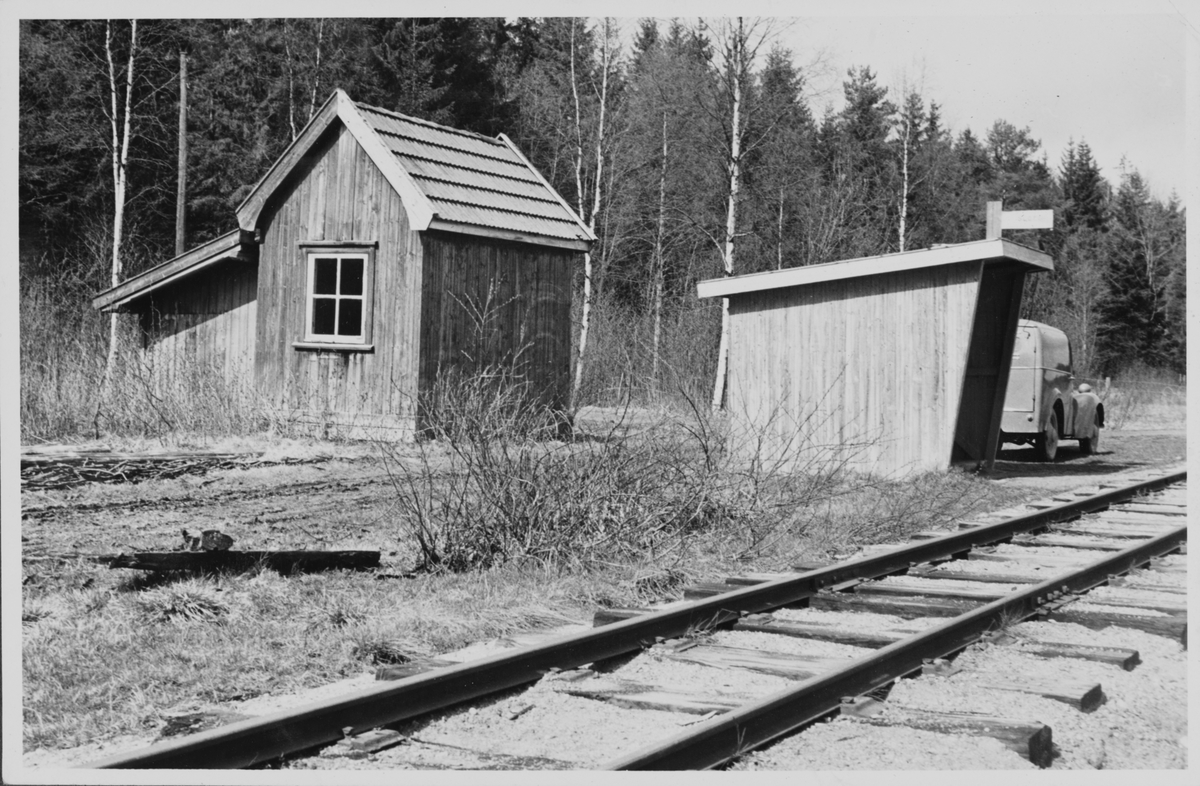 Slora holdeplass på Urskog-Hølandsbanen en tid etter banens nedleggelse.