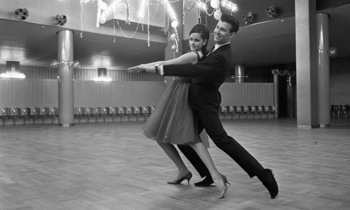 Danssegern 9 januari 1966

Dansande par poserar