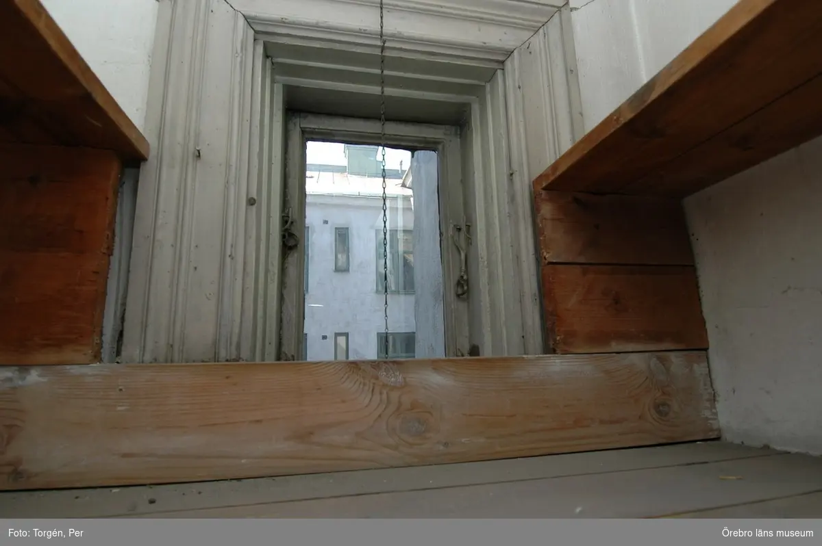 Dokumentation av fastigheterna Längan 9 och 23.
Interiör av kök och skafferi i lägenhet en trappa upp, Fabriksgatan 14, del C.
Dnr: 2006.250.366
