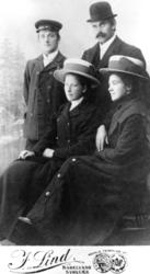 Ragnvalda og Lorentz Lyngsnes med ukjent følge