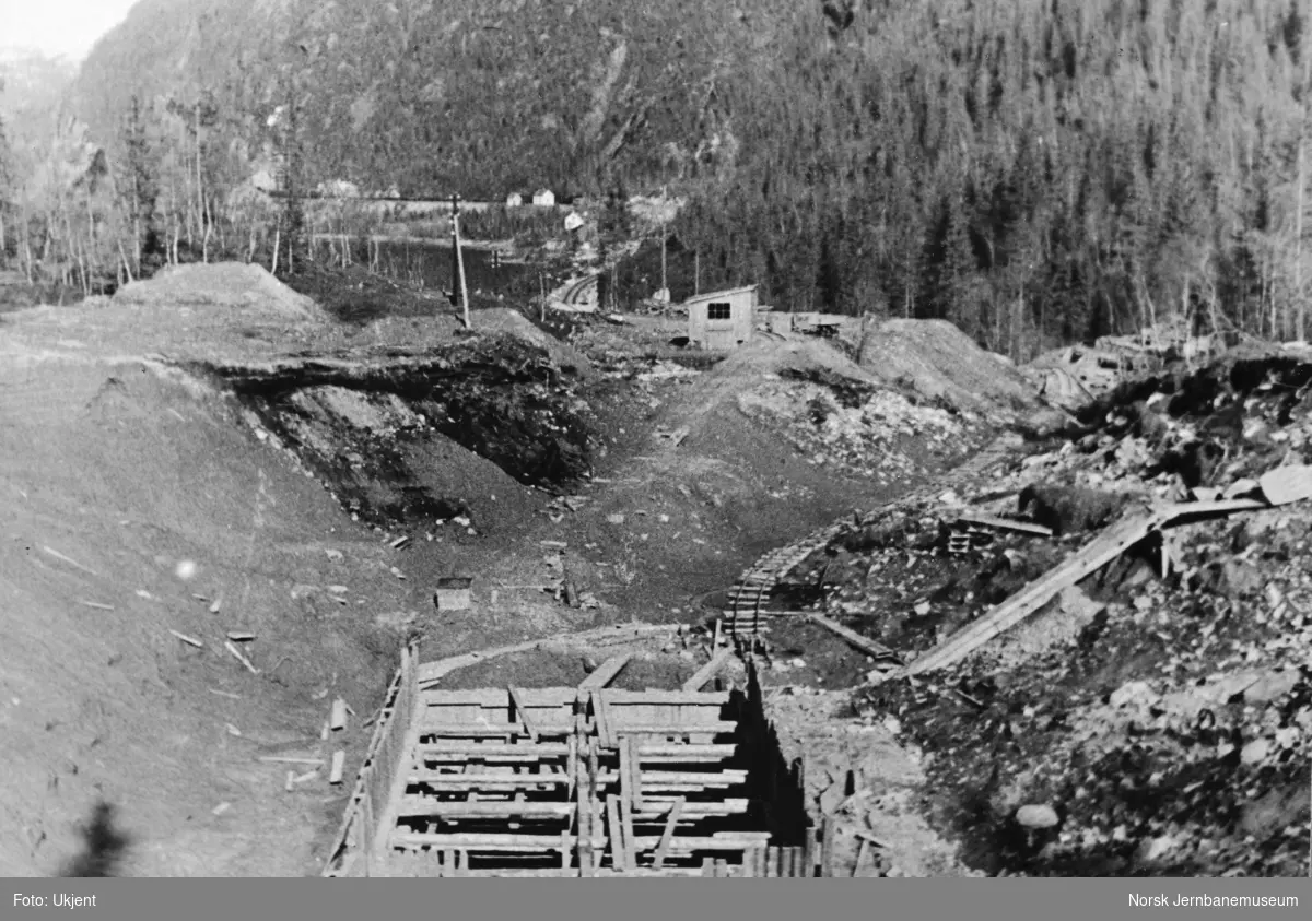 Jernbaneanlegget Mosjøen-Mo i Rana : Hattflåget tunnel, utbedringsarbeider ved rasstedet, pel 5192
