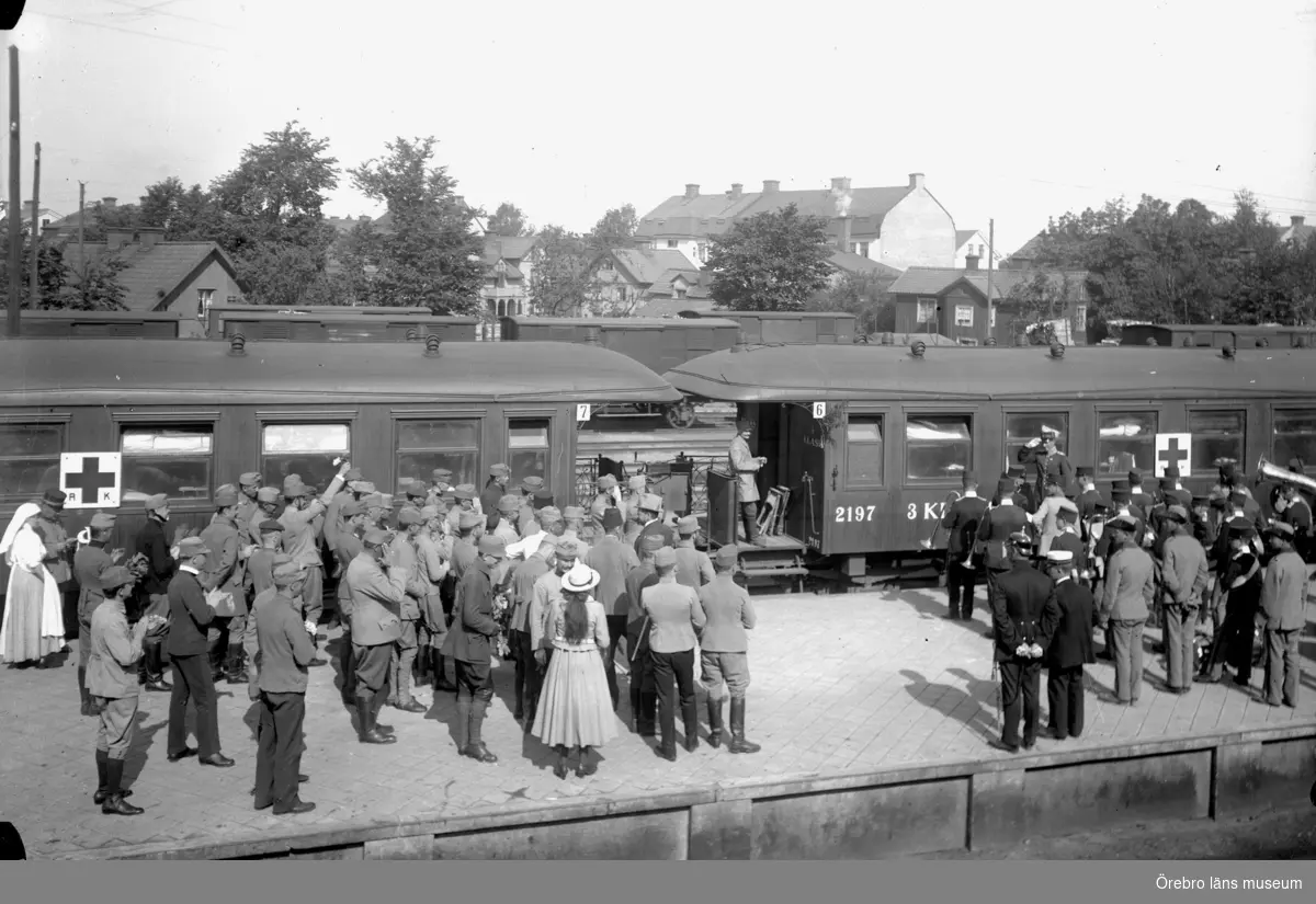 Invalidtåg vid Centralstationen i Örebro.
Bilden tagen troligen mellan 1915-1918.