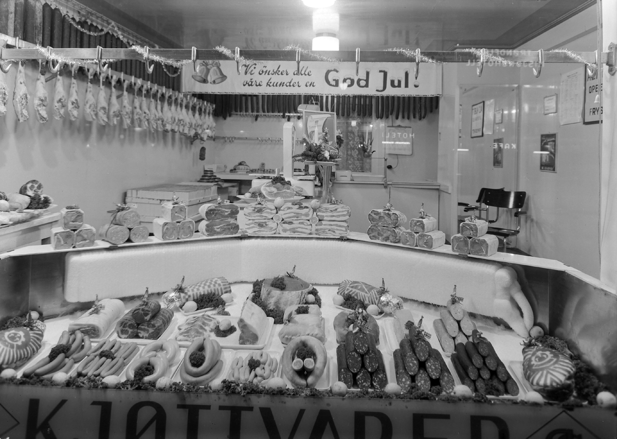 Kjøtt- og pølseforretningen til Alb. Grimstad pyntet til jul