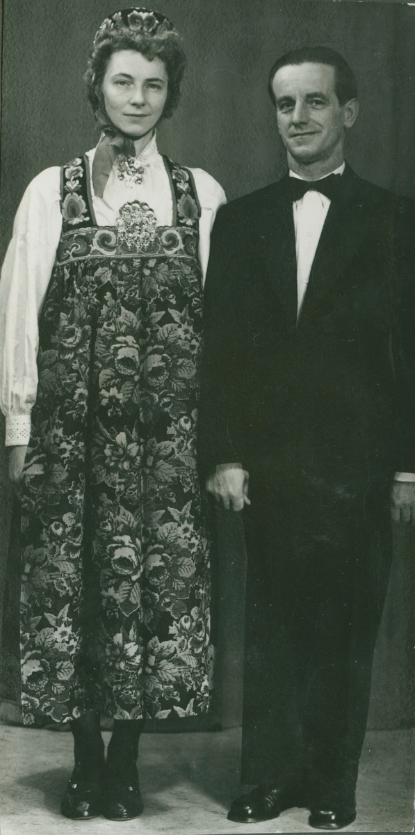 Brudeparet Gerd May Axelsdtr. Lindh og Bernhard Jensen, 1956