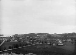 Oversiktsbilde fra Sandefjord 1909.

Antar det må være Jernb