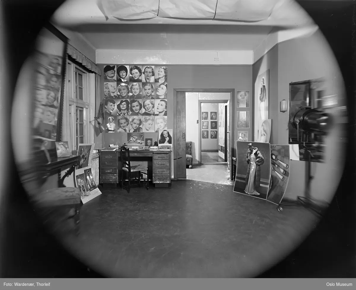 Fotograf Wardenærs atelier, interiør, portretter, skrivebord