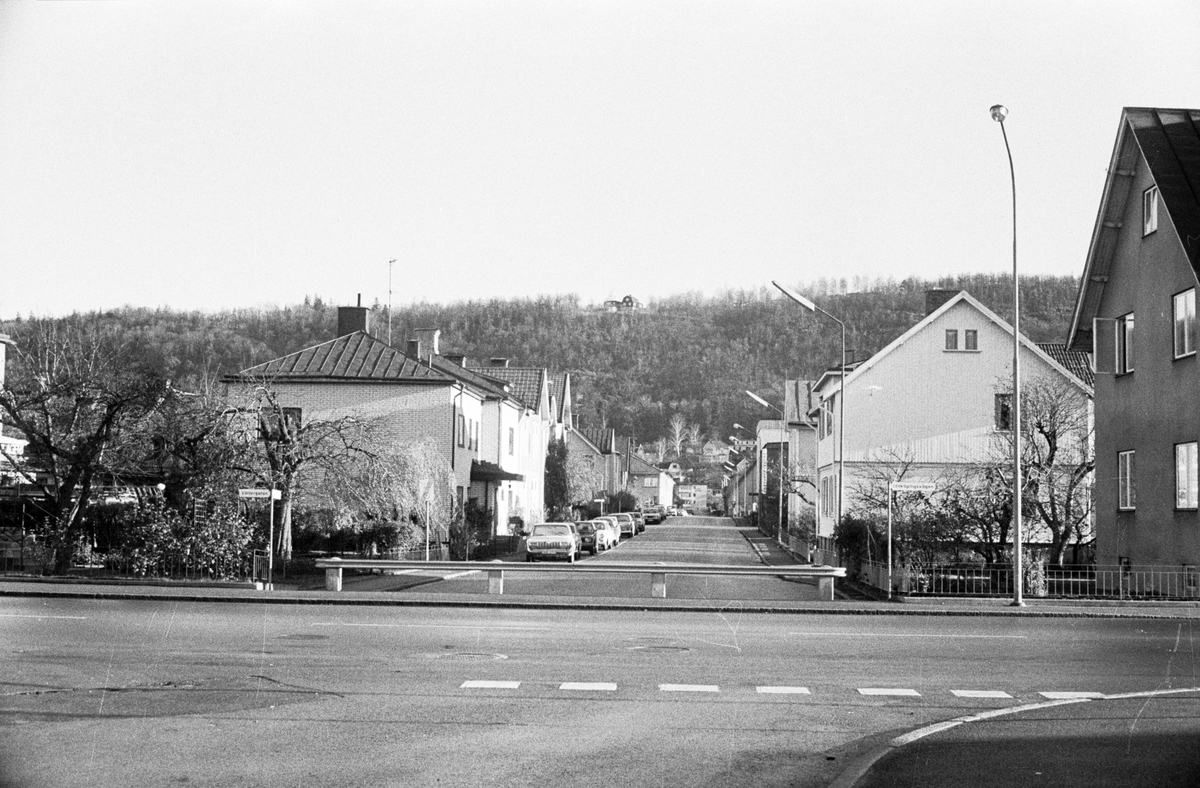 Rakt fram ligger bostadshus utmed Vintergatan i Huskvarna.