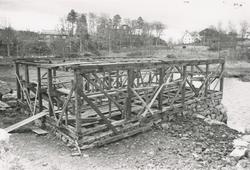 Bildeserie av gjenoppføringa av Larsnesbua på Sunnmøre Museu