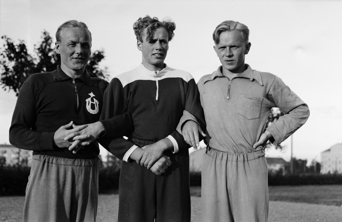 Tre simmare på besök i Uppsala 1945