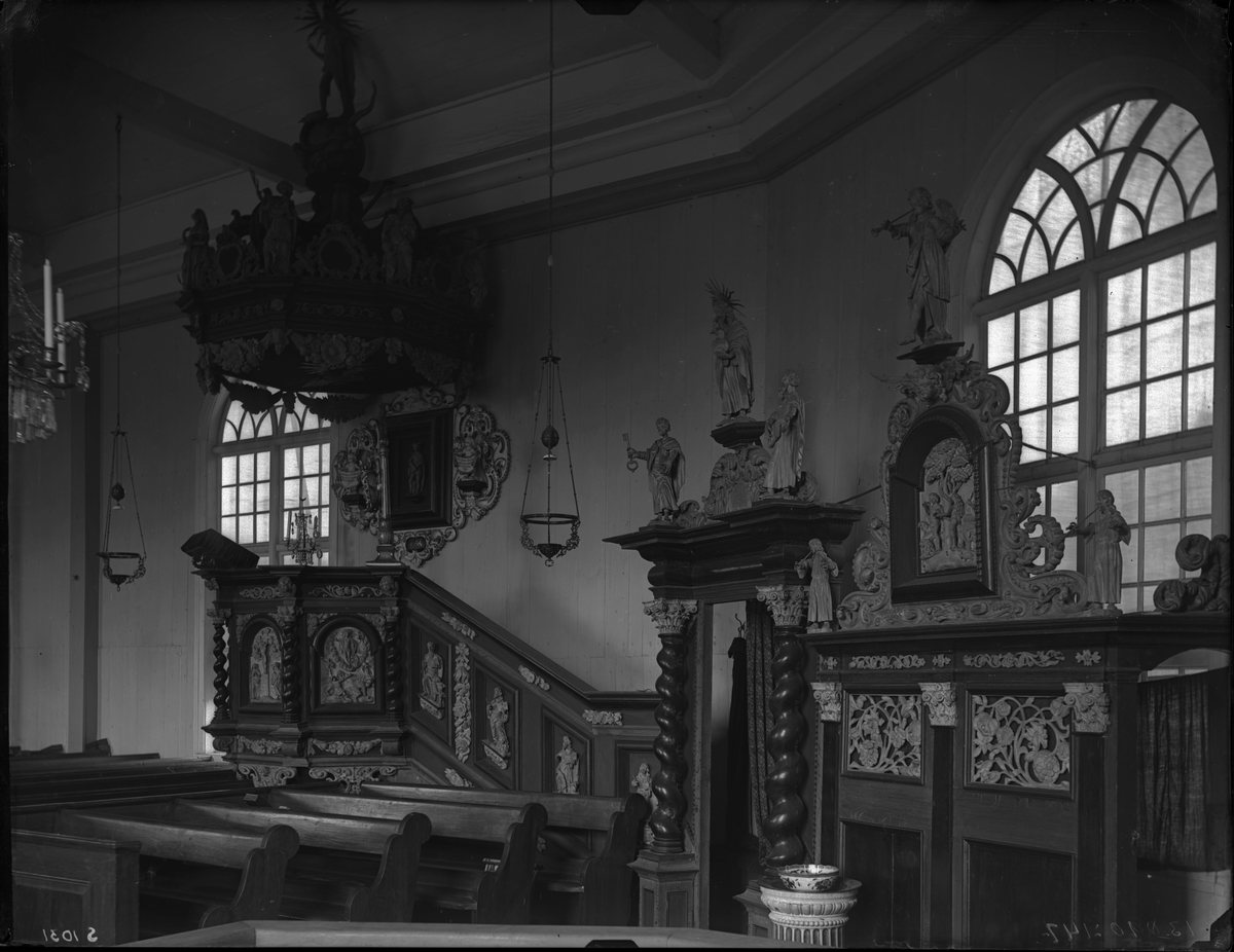 Interiör från Lysekils gamla kyrka, nu flyttad till Malmön.