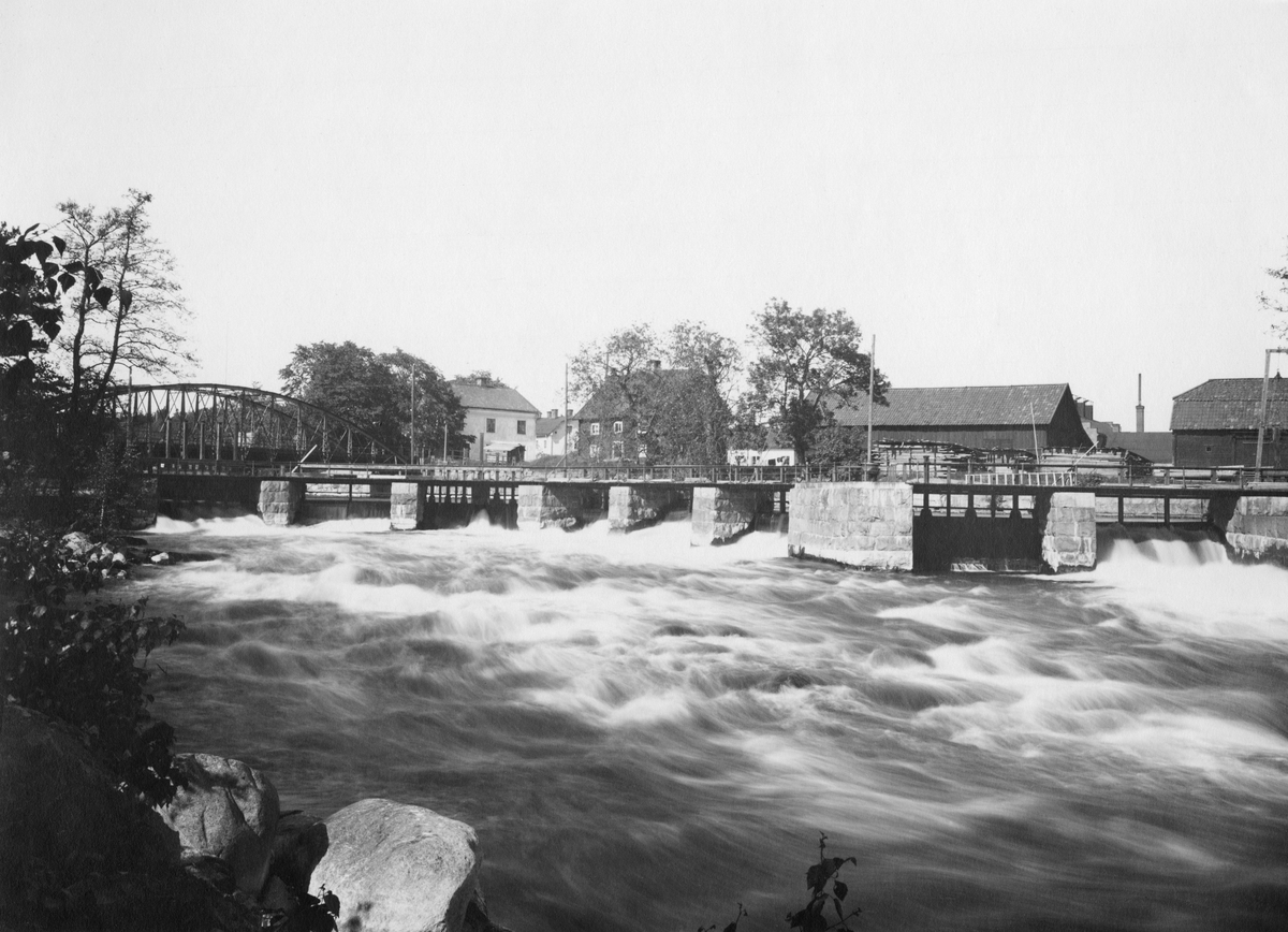 Dammen vid Norrkvarns kraftstation.