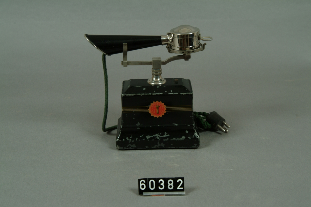 Telefonapparat, bordsmodell, experiment med monofonlur och speciell klyka.