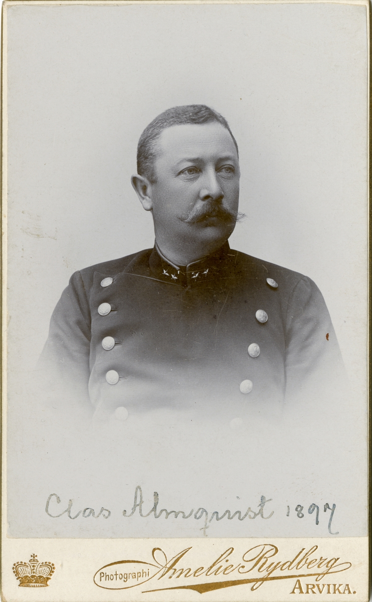 Porträtt av Clas August Almquist, officer vid Värmlands regemente I 22.

Se även bild AMA.0002127.