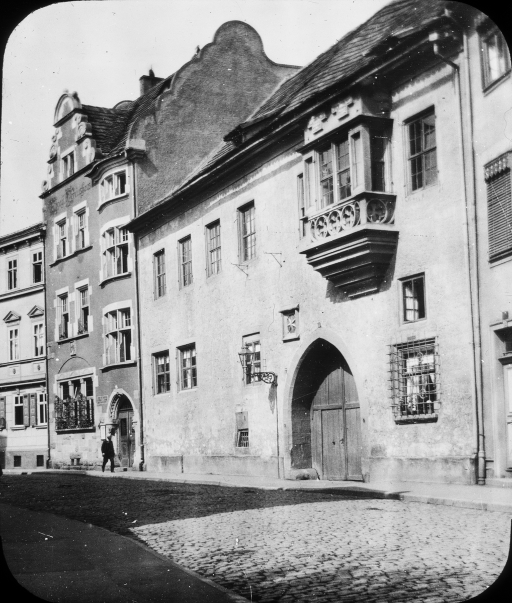 Skioptikonbild med motiv från Erfurt.
Bilden har förvarats i kartong märkt: Resan 1908. Erfurt 8. 16