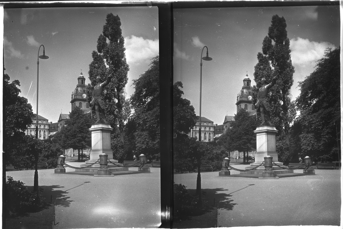 Stereonegativ med motiv av Karl XII:s staty i Kungsträdgården, Stockholm.