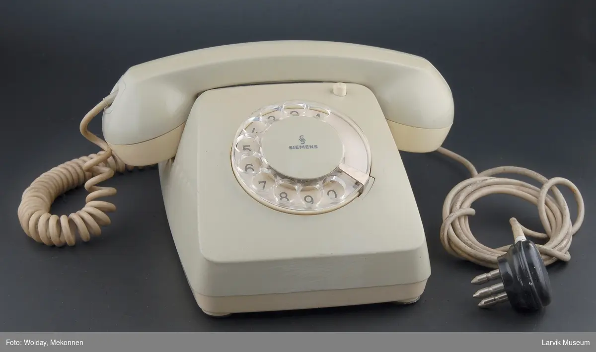 Form: Vanlig telefontype, tallskive  klar plast

Automat med jordknapp