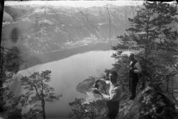 Fotsamling etter Hans Tveito. "Hjalmar Kristensen? og Hans B