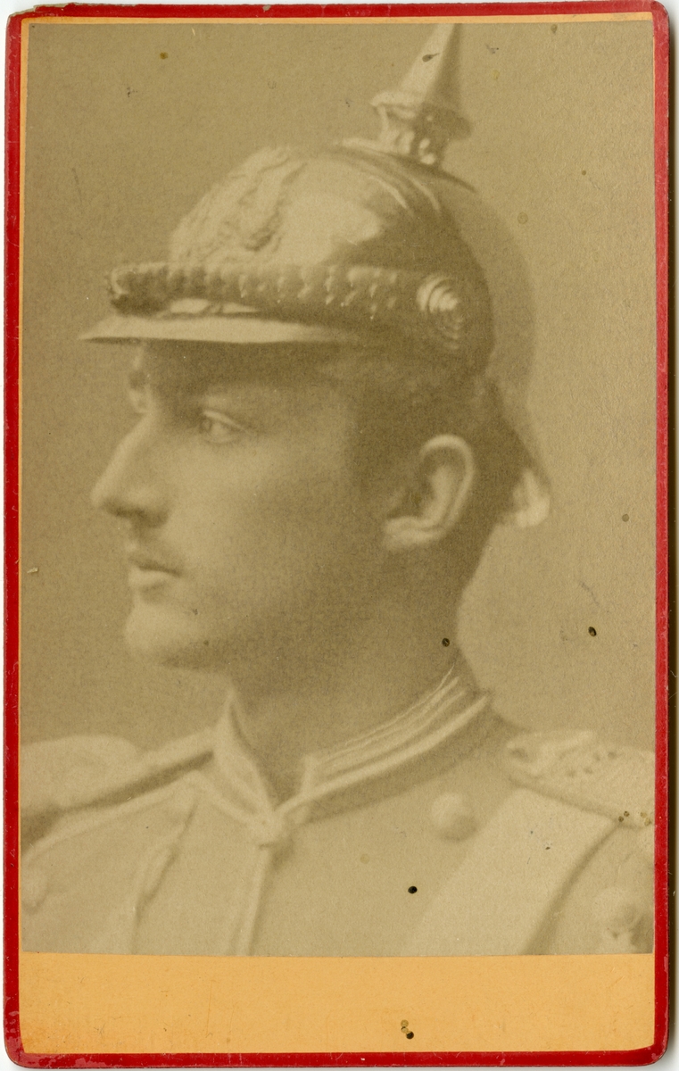 Porträtt av prins Carl, officer vid Livgardet till häst K1.