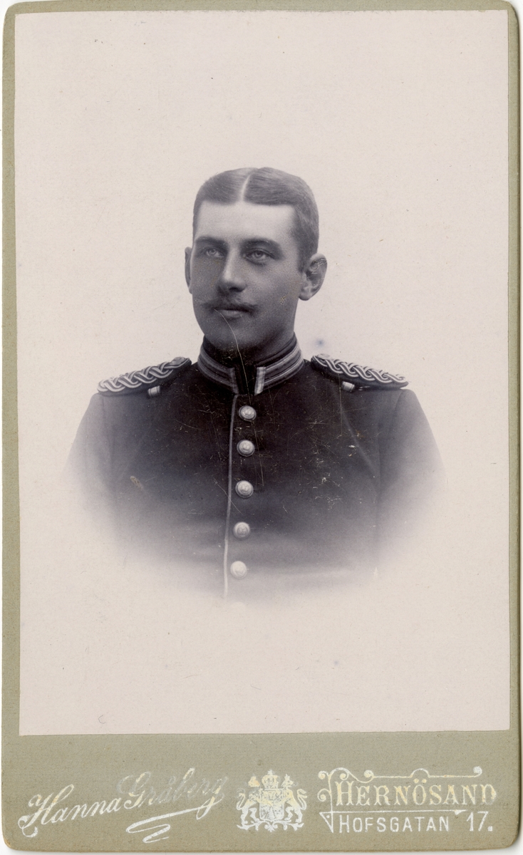 Porträtt av Hubert Wathier de Besche, officer vid Västernorrlands regemente I 29.