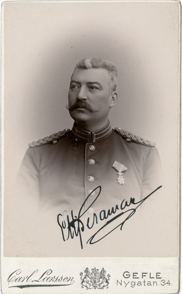 Porträtt av Ernst Hjalmar Bergman, officer vid Upplands regemente I 8.