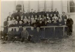 Skulebilde, truleg frå Sanda skule i Øvre Bø