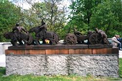 Landskap. Flere figurer fra en annen tid behørig plassert fo