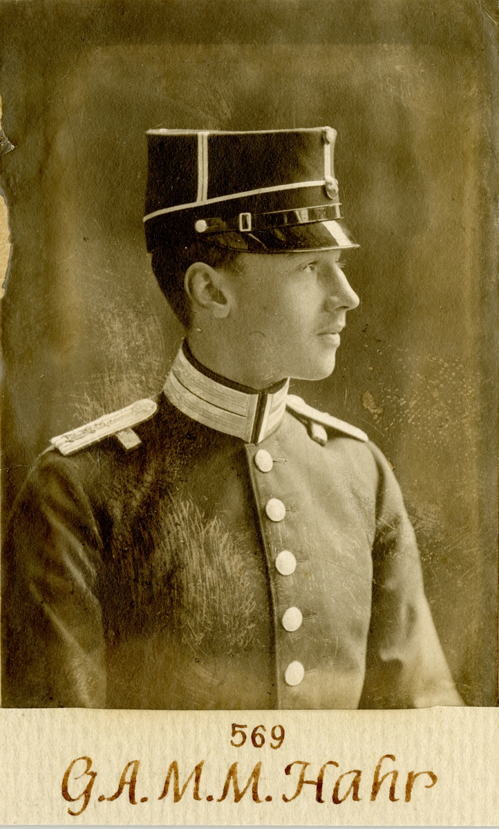Porträtt av Gustaf Adolf Miles Mauritz Hahr, underlöjtnant vid Göta livgarde I 2.