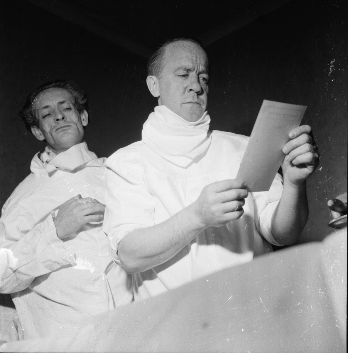 Vardens arkiv. "Operasjon" v/Arvid Nilsen og Dan Foss m/Herberth revyen"  21.05.1954