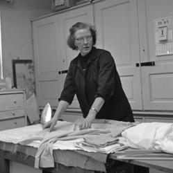 Nationaltheatret bak kulissene. .Serie med fotografier fra t