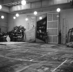 Nationaltheatret bak kulissene. .Serie med fotografier fra t