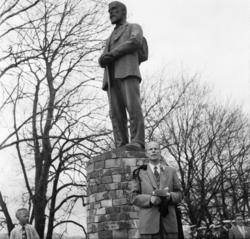 Vardens arkiv. "17 mai feiring"  17.05.1954