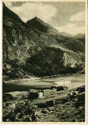 NORGE. Turistbåt ved Merok, Geiranger.