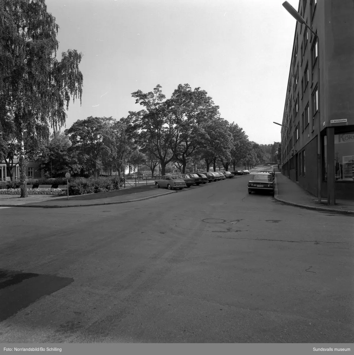 Gatuvyer kring kvarteret Debet (Bergsgatan, Esplanaden, Östra Långgatan, Nybrogatan) som ska rivas och ge plats för OK bilvårdsanläggning, Folkets hus, hotell och restaurang.