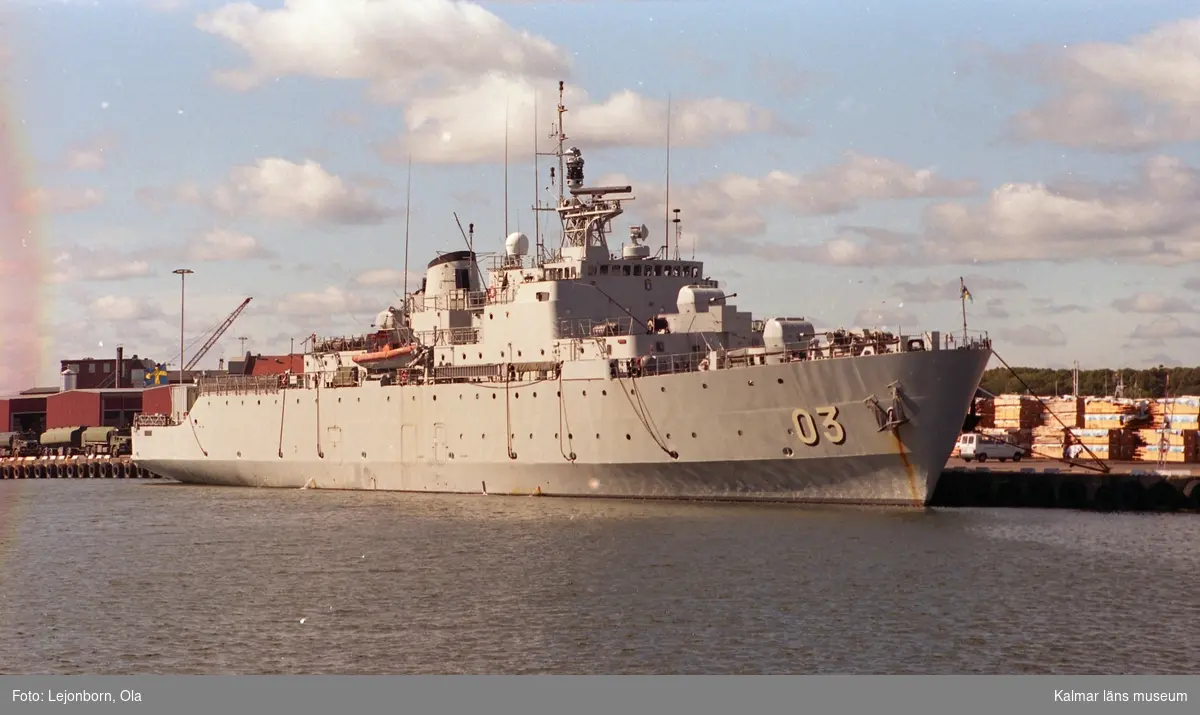 Örlogsfartyget MS Visborg i Hamnen.

HMS Visborg (A265) ursprungligen M03 var ett av svenska marinens minfartyg men byggdes år 1998 om till underhållsfartyg till dåvarande 2. ytstridsflottiljen. Visborg sjösattes den 22 januari 1974 och var då tillsammans med HMS Älvsborg (M02) ett minfartyg.  Utöver detta fungerade Visborg också som flaggskepp för Chefen för kustflottan och dennes stab, flaggen. Fram till 2010 tjänstgjorde Visborg som 4. sjöstridsflottiljens lag- och ledningsfartyg där uppgifterna är att stödja övriga fartyg i flottiljen samt kunna vara den plattform där förbandschefen leder förbandets strid. HMS Visborg höggs upp i Landskrona i januari 2014.